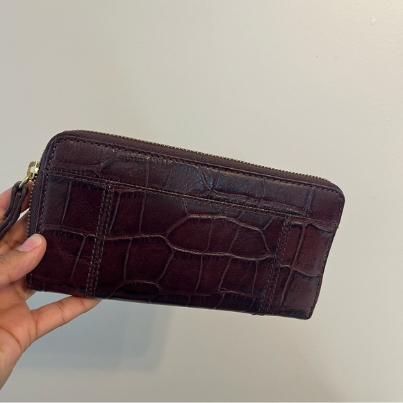 Fossil Multifunction Women's Faux Leather Clutch Wallet - Picture 1 of 9